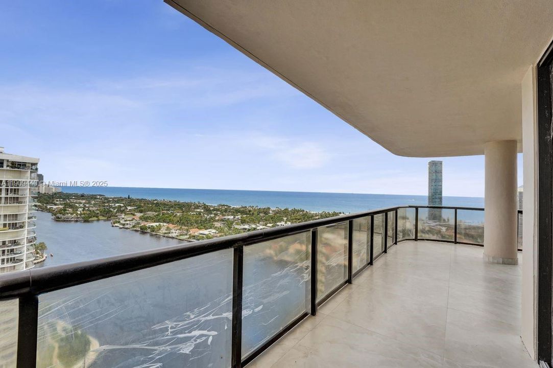 For Sale: $1,590,000 (4 beds, 2 baths, 2360 Square Feet)