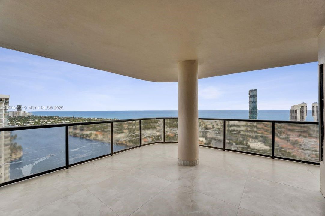 For Sale: $1,590,000 (4 beds, 2 baths, 2360 Square Feet)