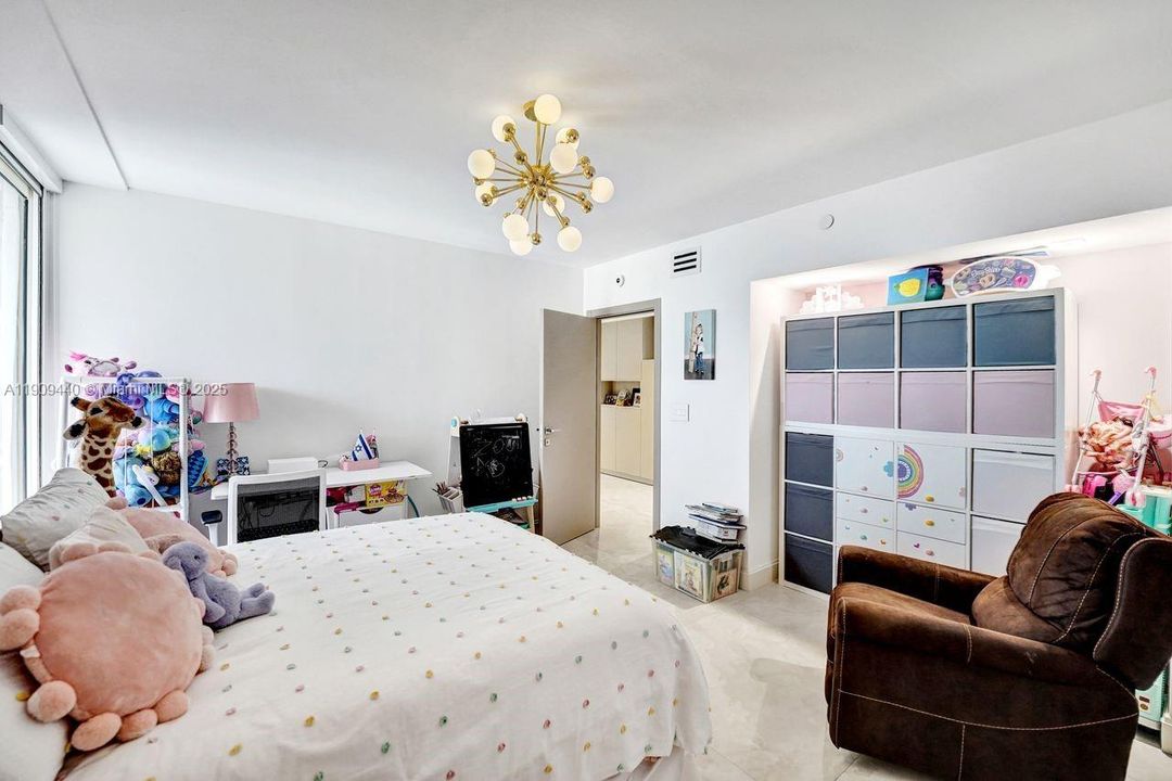 For Sale: $1,590,000 (4 beds, 2 baths, 2360 Square Feet)