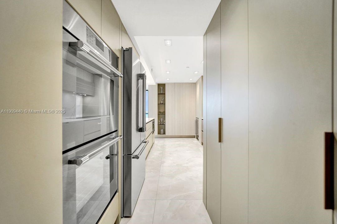 For Sale: $1,590,000 (4 beds, 2 baths, 2360 Square Feet)