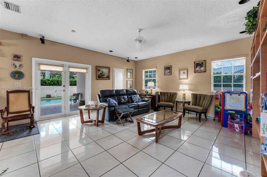 待售: $1,985,000 (5 贝兹, 4 浴室, 3441 平方英尺)