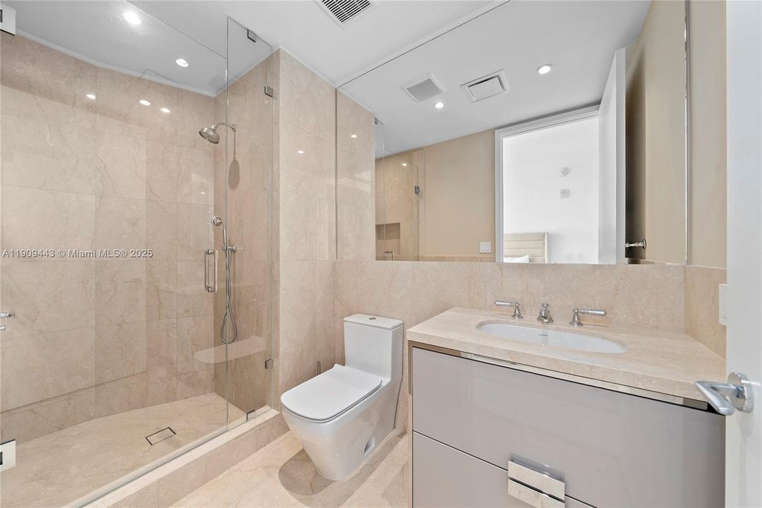 Active With Contract: $16,000 (2 beds, 2 baths, 1447 Square Feet)