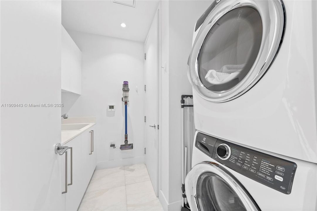 Active With Contract: $16,000 (2 beds, 2 baths, 1447 Square Feet)