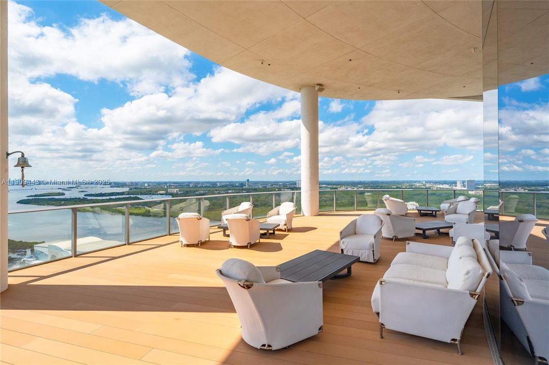 Active With Contract: $16,000 (2 beds, 2 baths, 1447 Square Feet)