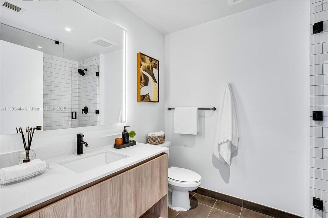 Active With Contract: $650,000 (0 beds, 1 baths, 357 Square Feet)