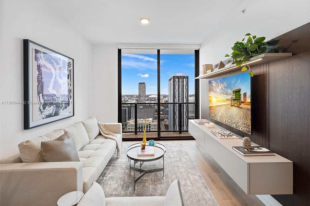 Active With Contract: $650,000 (0 beds, 1 baths, 357 Square Feet)