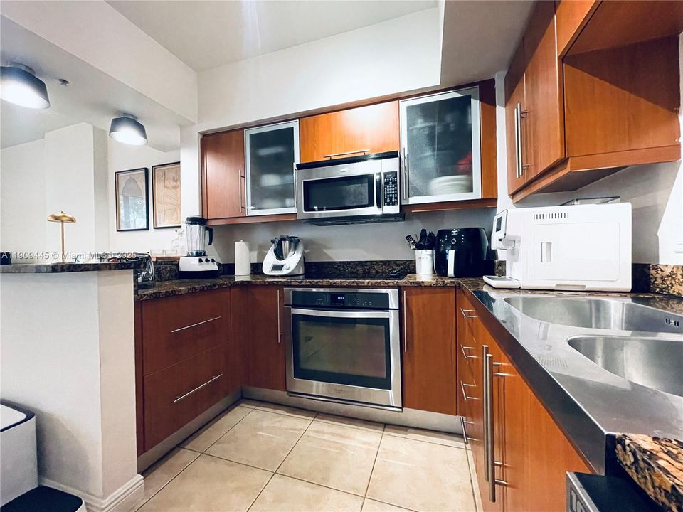 For Sale: $599,000 (2 beds, 2 baths, 1196 Square Feet)