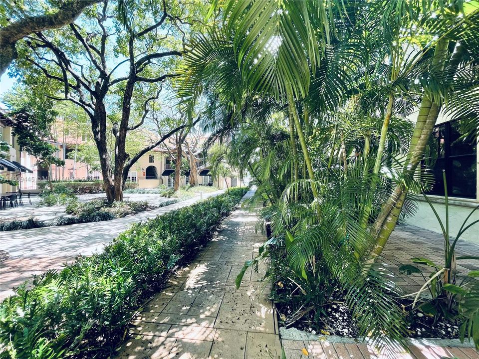 For Sale: $599,000 (2 beds, 2 baths, 1196 Square Feet)