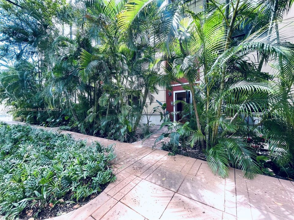 For Sale: $599,000 (2 beds, 2 baths, 1196 Square Feet)