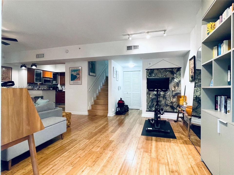 For Sale: $599,000 (2 beds, 2 baths, 1196 Square Feet)