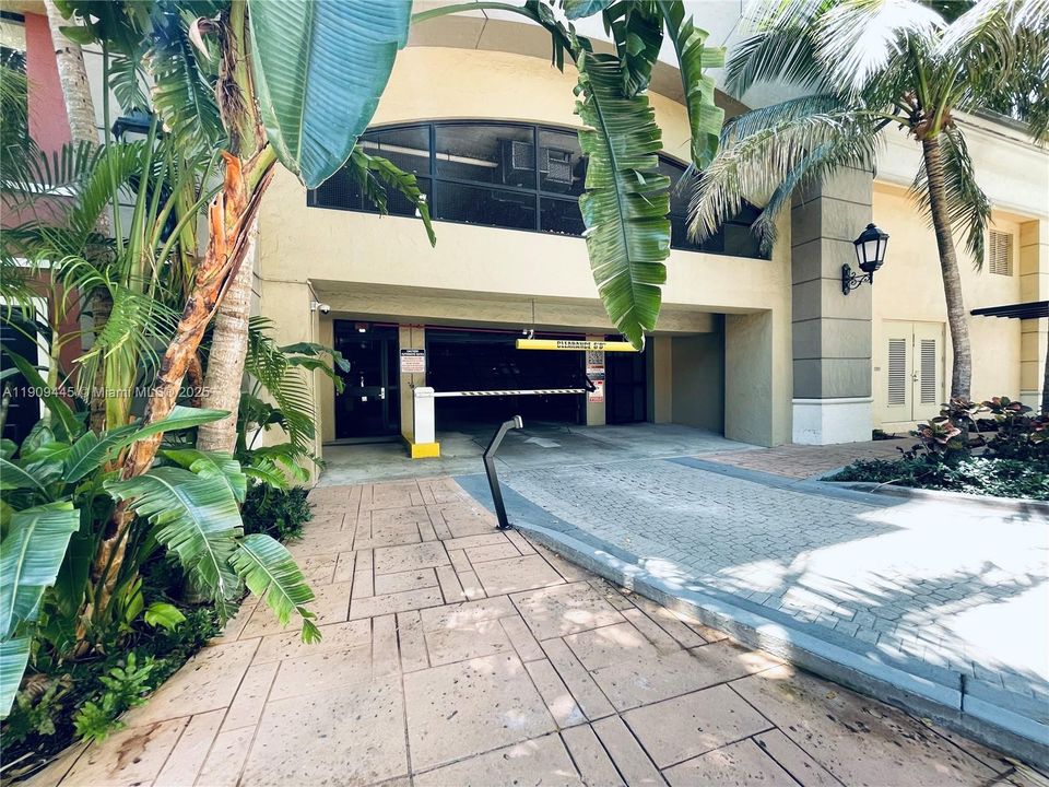 For Sale: $599,000 (2 beds, 2 baths, 1196 Square Feet)