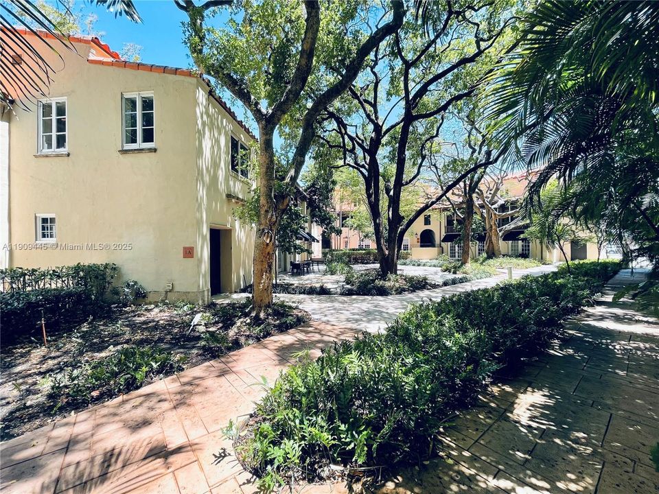 For Sale: $599,000 (2 beds, 2 baths, 1196 Square Feet)