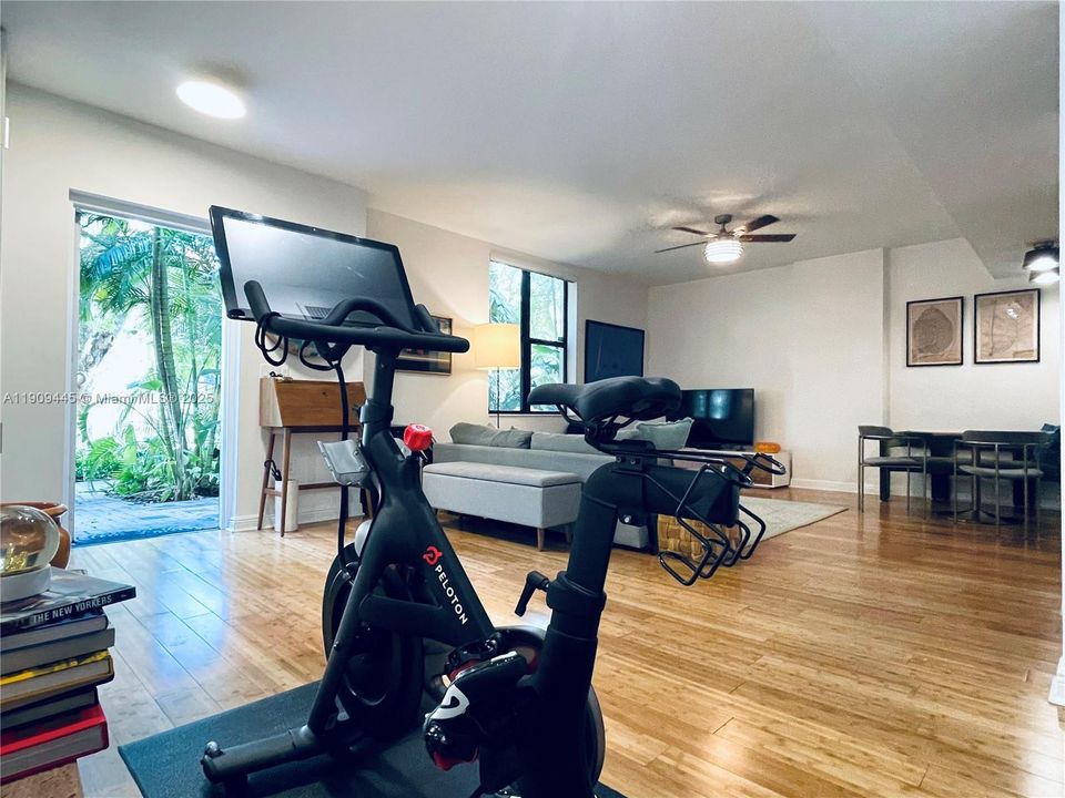 For Sale: $599,000 (2 beds, 2 baths, 1196 Square Feet)