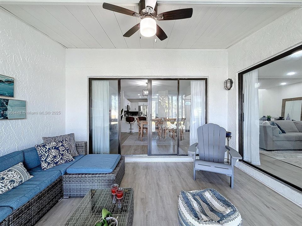 На продажу: $379,000 (2 спален, 2 ванн, 1723 Квадратных фут)