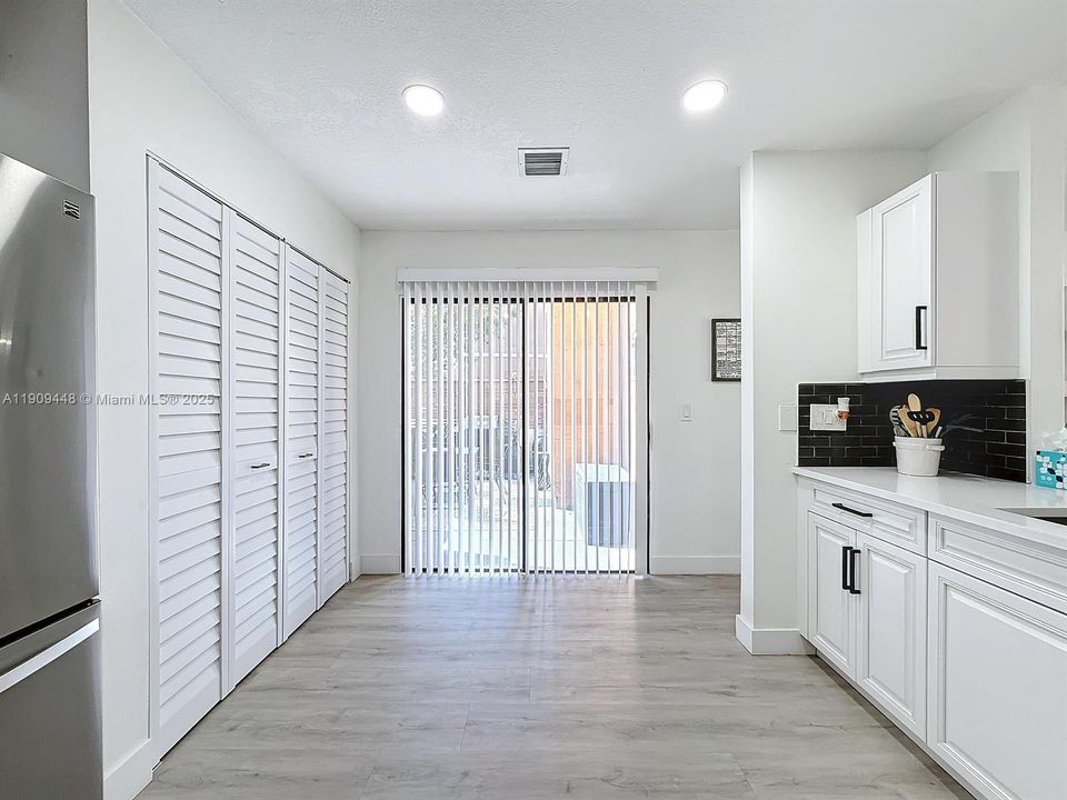 На продажу: $379,000 (2 спален, 2 ванн, 1723 Квадратных фут)