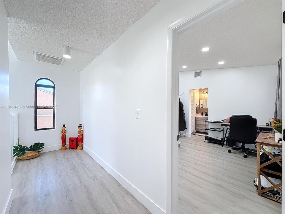 На продажу: $379,000 (2 спален, 2 ванн, 1723 Квадратных фут)