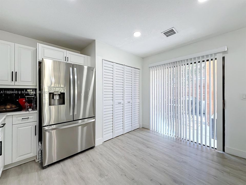 На продажу: $379,000 (2 спален, 2 ванн, 1723 Квадратных фут)