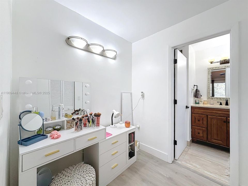 На продажу: $379,000 (2 спален, 2 ванн, 1723 Квадратных фут)