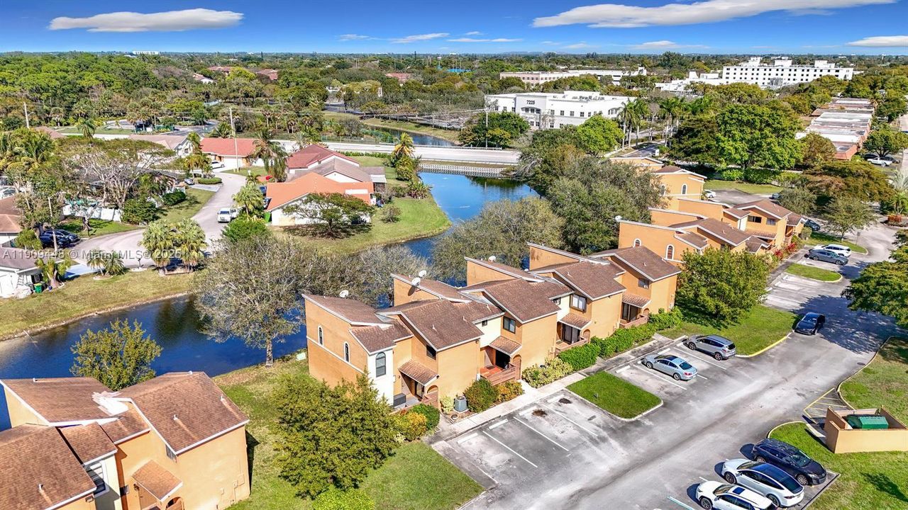 На продажу: $379,000 (2 спален, 2 ванн, 1723 Квадратных фут)