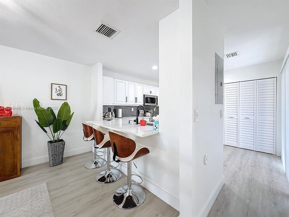 На продажу: $379,000 (2 спален, 2 ванн, 1723 Квадратных фут)