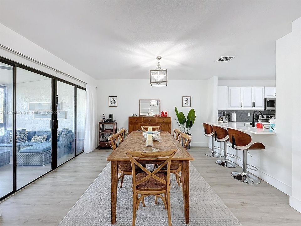 На продажу: $379,000 (2 спален, 2 ванн, 1723 Квадратных фут)