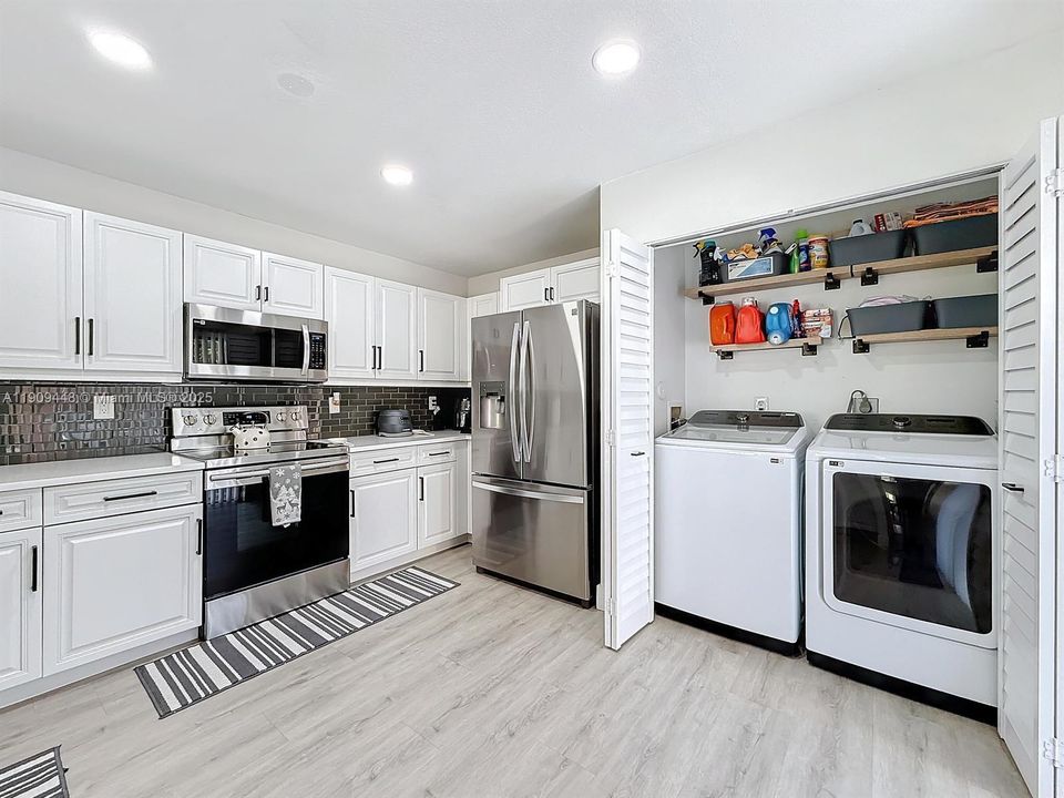 На продажу: $379,000 (2 спален, 2 ванн, 1723 Квадратных фут)