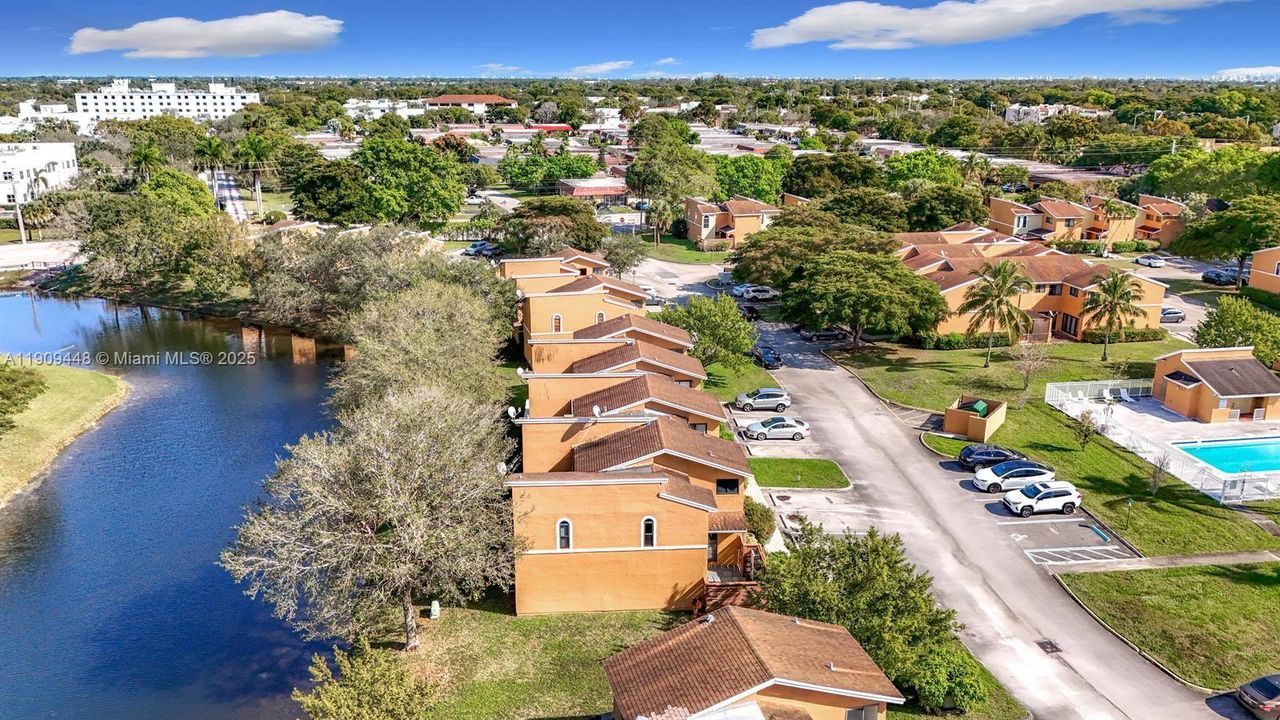 На продажу: $379,000 (2 спален, 2 ванн, 1723 Квадратных фут)