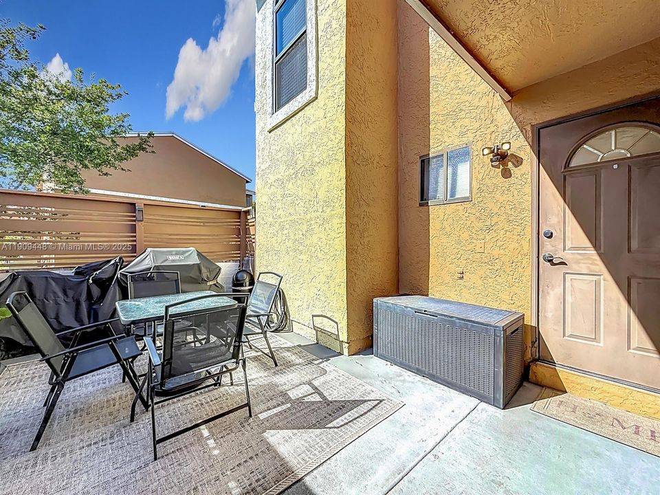 На продажу: $379,000 (2 спален, 2 ванн, 1723 Квадратных фут)