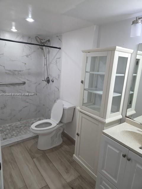 На продажу: $289,500 (2 спален, 1 ванн, 760 Квадратных фут)