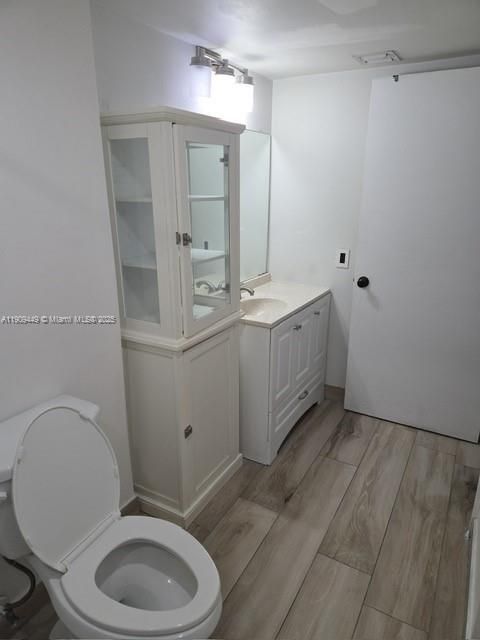 На продажу: $289,500 (2 спален, 1 ванн, 760 Квадратных фут)