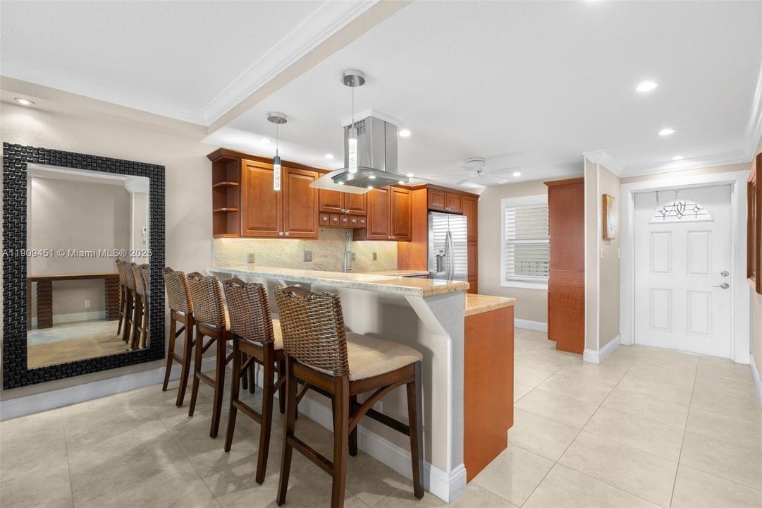 На продажу: $175,900 (2 спален, 2 ванн, 930 Квадратных фут)