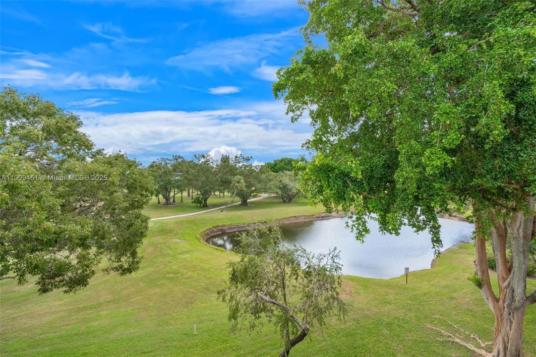 На продажу: $175,900 (2 спален, 2 ванн, 930 Квадратных фут)