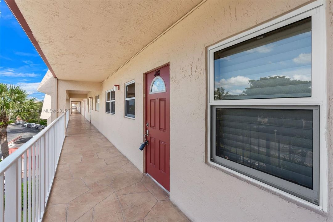 На продажу: $175,900 (2 спален, 2 ванн, 930 Квадратных фут)