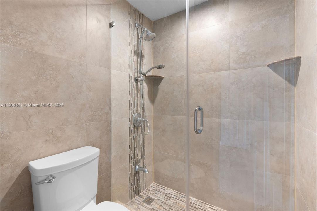 На продажу: $175,900 (2 спален, 2 ванн, 930 Квадратных фут)