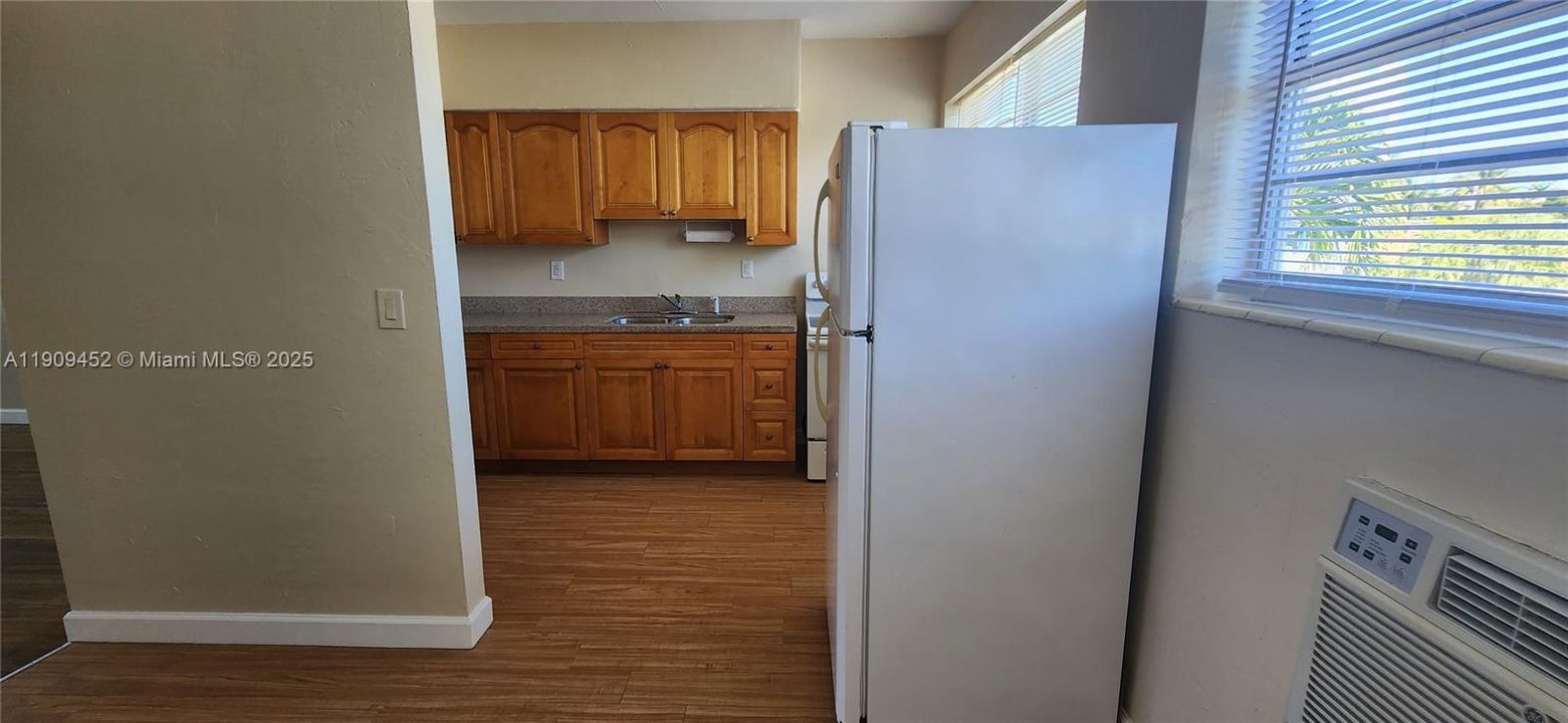 Active With Contract: $1,800 (2 beds, 1 baths, 4344 Square Feet)