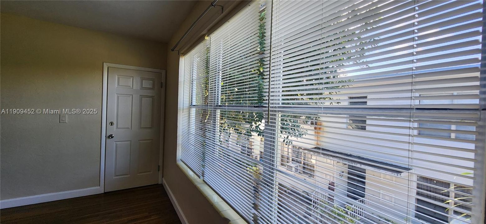 Active With Contract: $1,800 (2 beds, 1 baths, 4344 Square Feet)