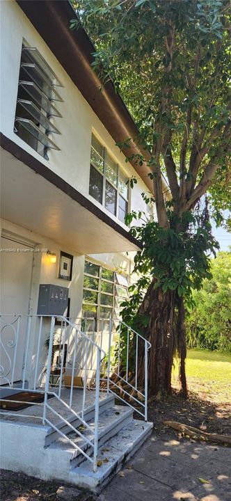 Active With Contract: $1,800 (2 beds, 1 baths, 4344 Square Feet)
