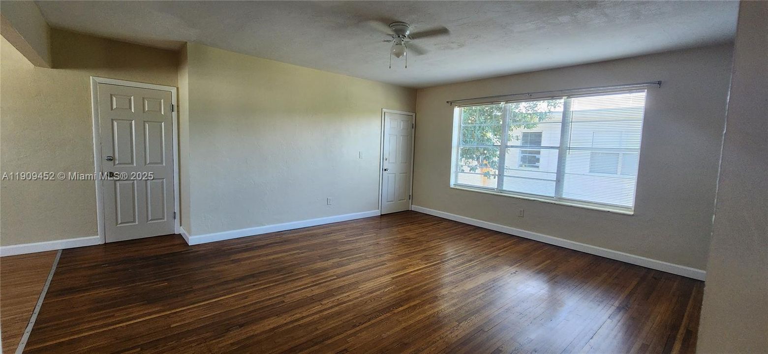 Active With Contract: $1,800 (2 beds, 1 baths, 4344 Square Feet)