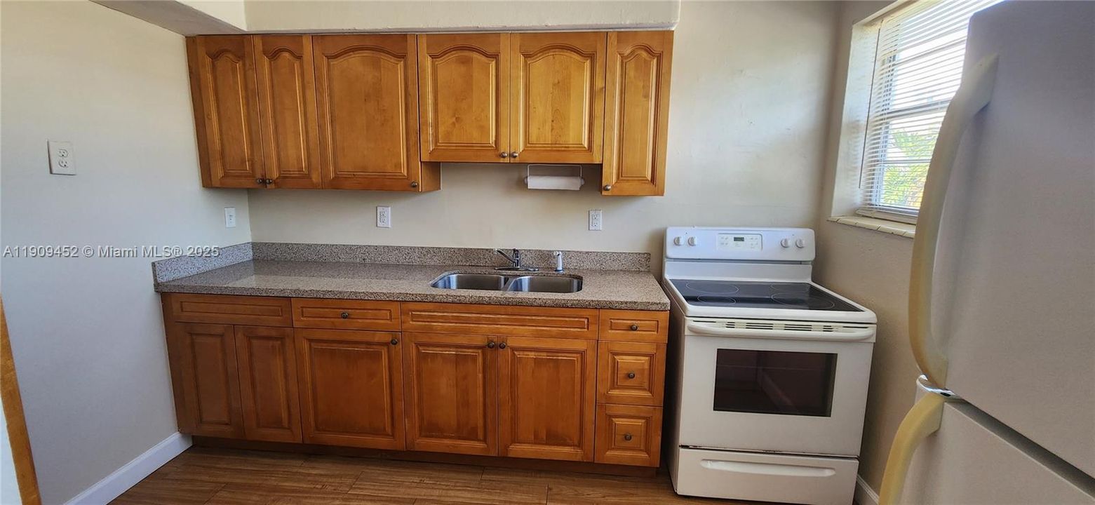 Active With Contract: $1,800 (2 beds, 1 baths, 4344 Square Feet)