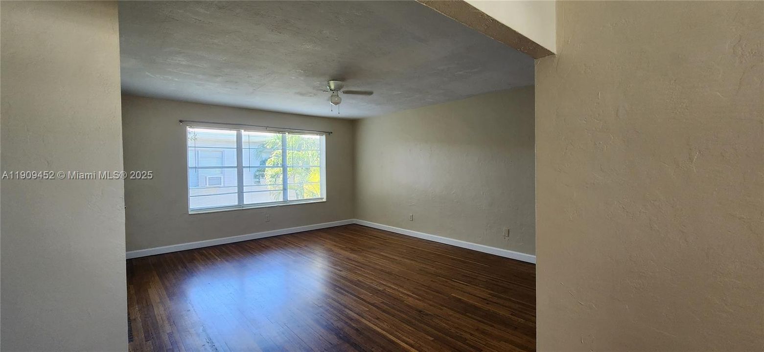 Active With Contract: $1,800 (2 beds, 1 baths, 4344 Square Feet)