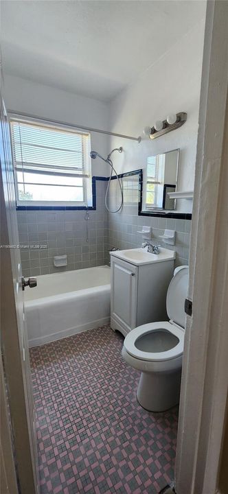 Active With Contract: $1,800 (2 beds, 1 baths, 4344 Square Feet)