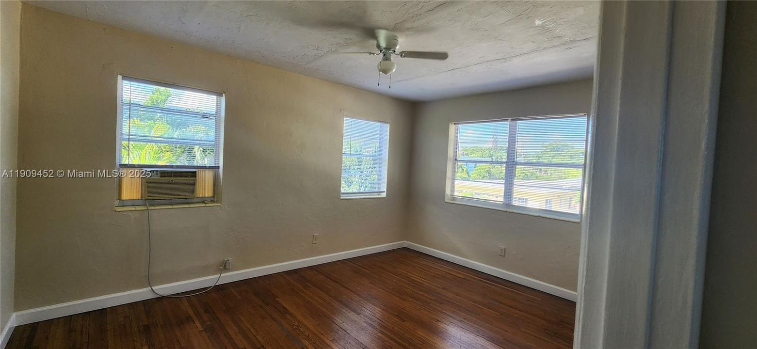 Active With Contract: $1,800 (2 beds, 1 baths, 4344 Square Feet)