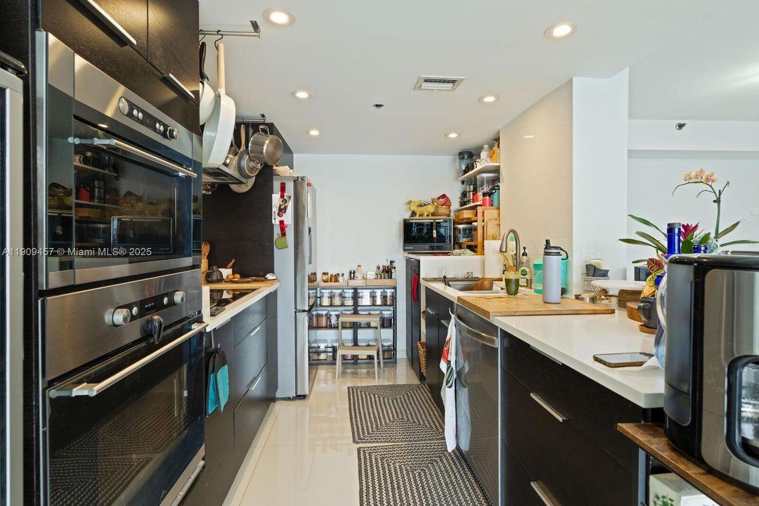 Active With Contract: $495,000 (2 beds, 2 baths, 1320 Square Feet)