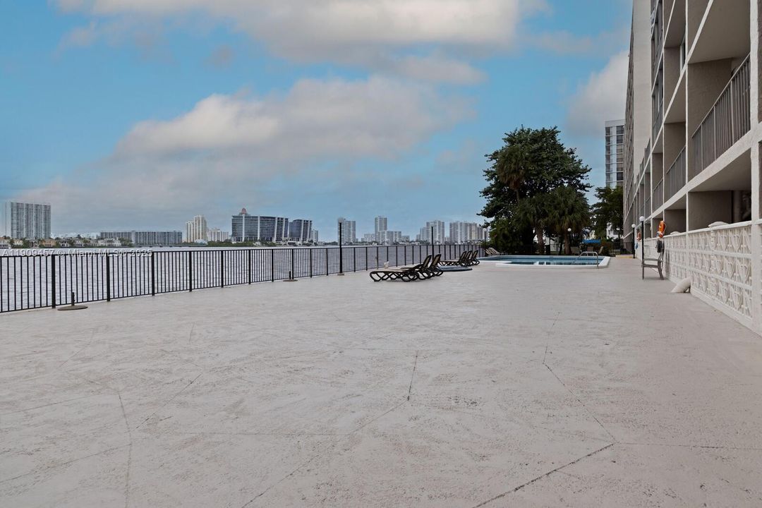 Active With Contract: $495,000 (2 beds, 2 baths, 1320 Square Feet)