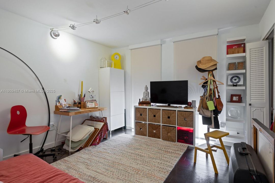 Active With Contract: $495,000 (2 beds, 2 baths, 1320 Square Feet)