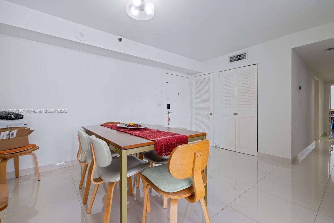 Active With Contract: $495,000 (2 beds, 2 baths, 1320 Square Feet)