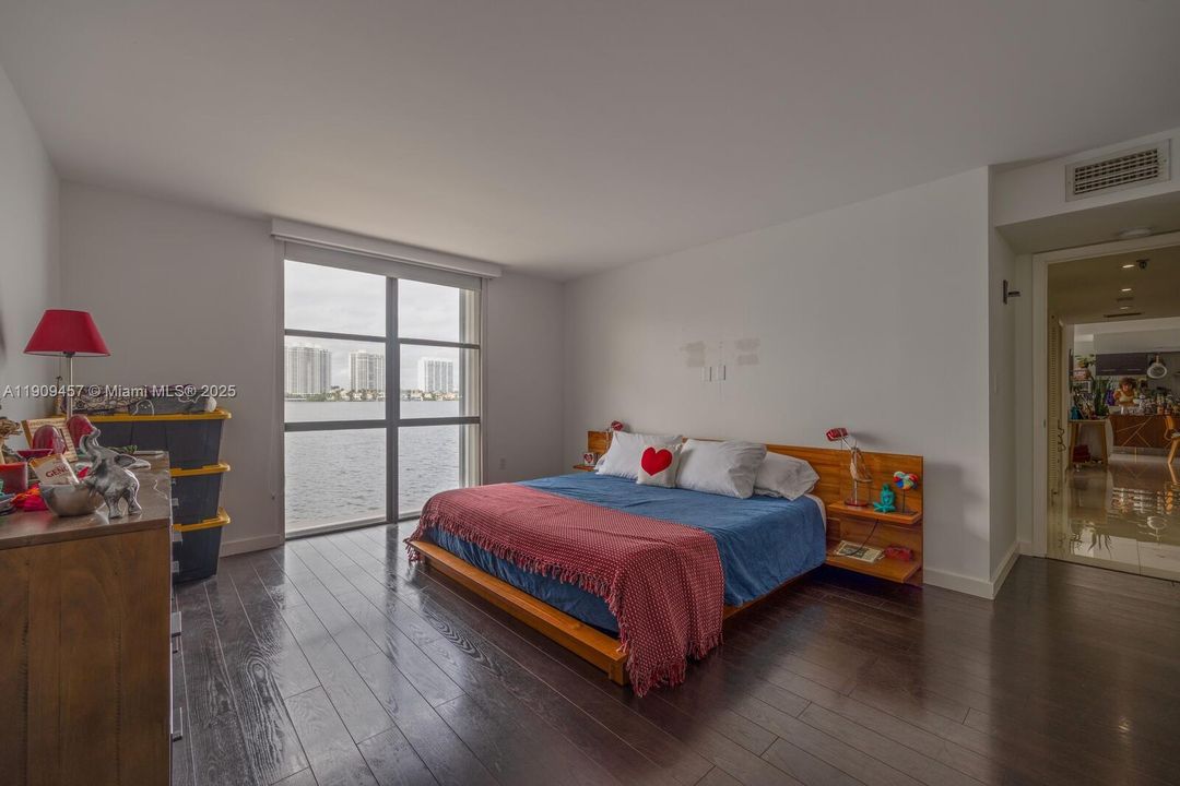 Active With Contract: $495,000 (2 beds, 2 baths, 1320 Square Feet)