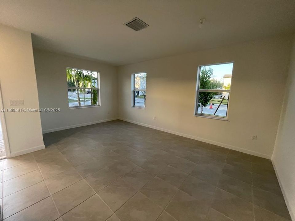 For Sale: $450,000 (3 beds, 2 baths, 1545 Square Feet)