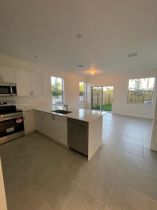 For Sale: $450,000 (3 beds, 2 baths, 1545 Square Feet)