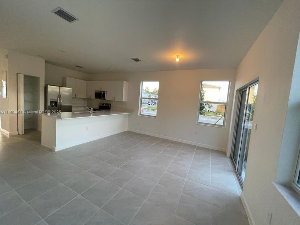 For Sale: $450,000 (3 beds, 2 baths, 1545 Square Feet)